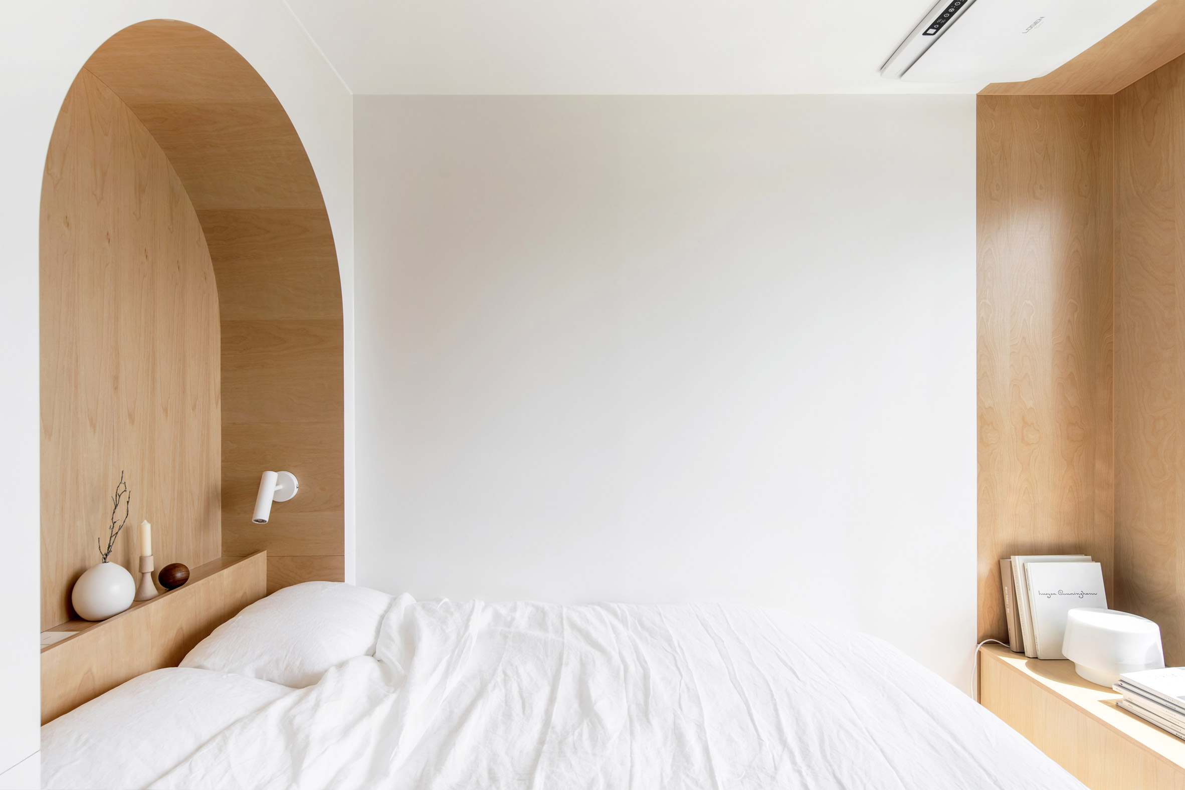 极简主义微型公寓：创造故意简单永恒的内饰·NEEN尼恩设计