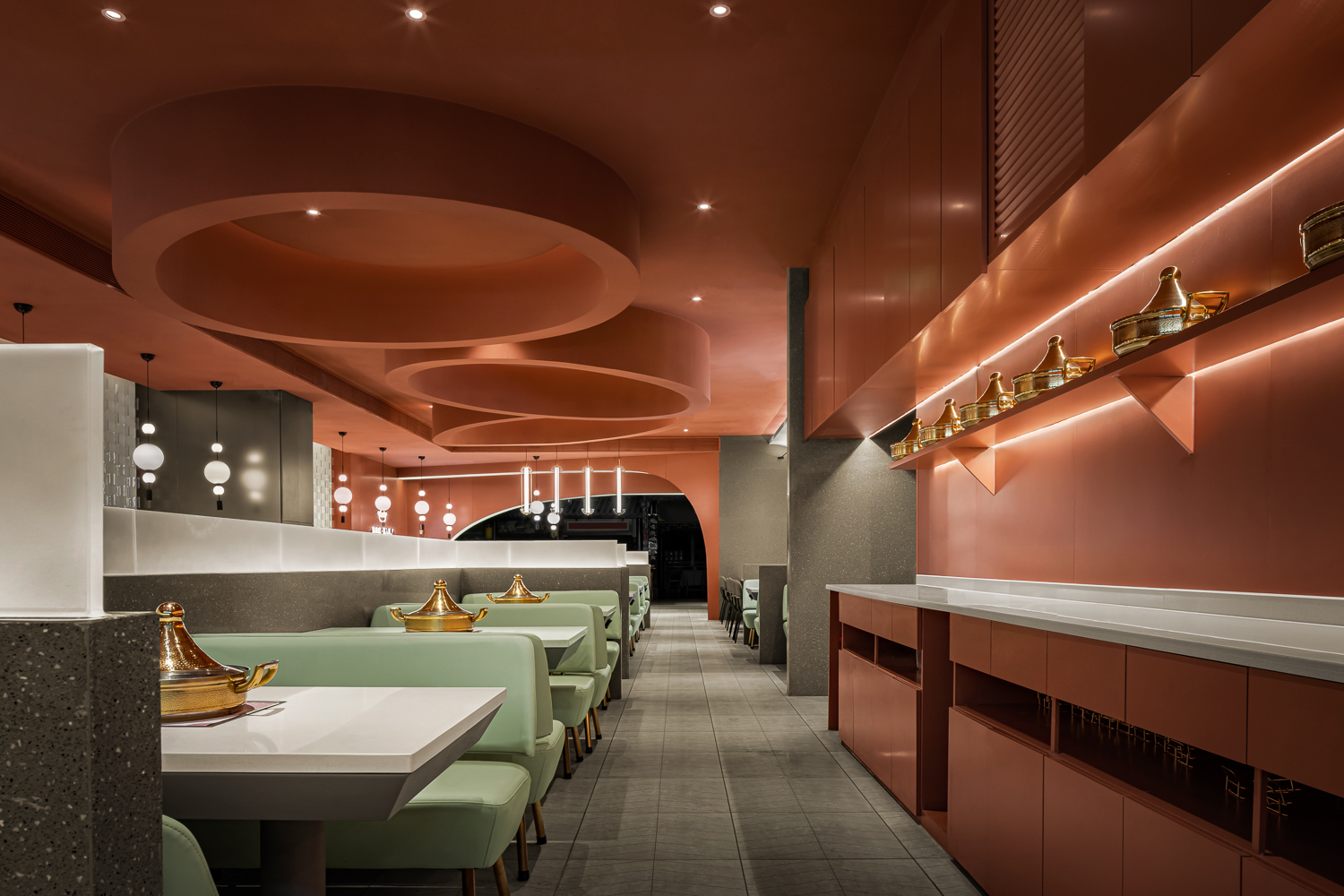 深圳餐厅设计，古典主义新玩法，打造抢眼的火锅店面